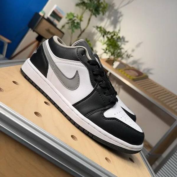 Air Jordan 1 Low